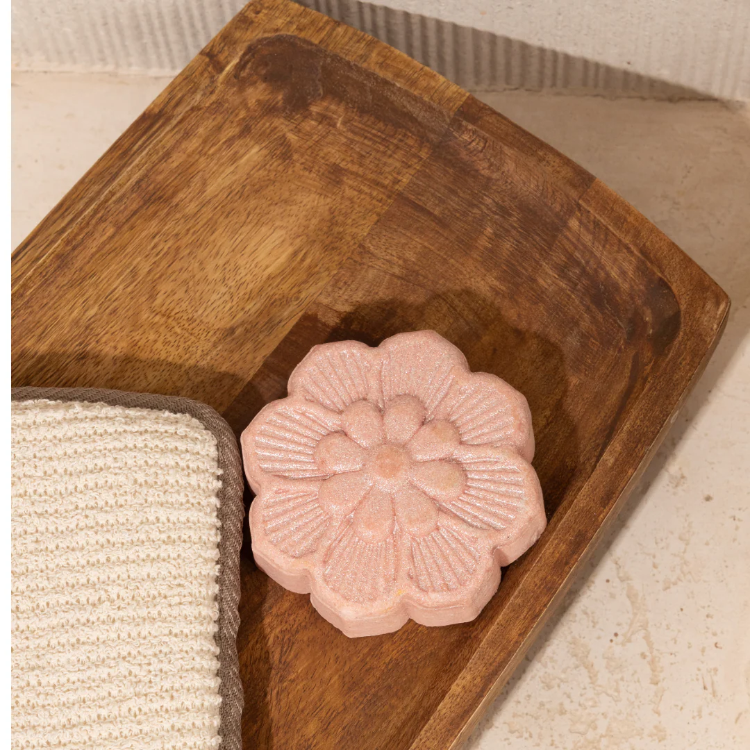 White Blossom & Fig Bath Bomb - Image 3